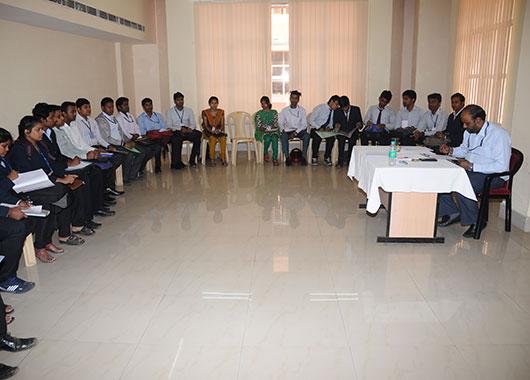 Four AC rooms for group discussions
